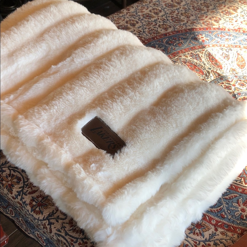 LAKERS special holiday 2025 edition Faux Fur Blanket Throw with Lakers Logo